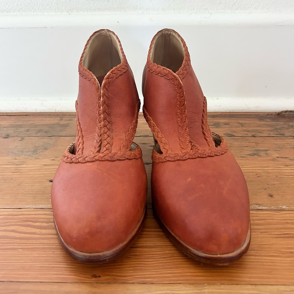 Spirit walker Braided Leather Slip-On Mules in Rust